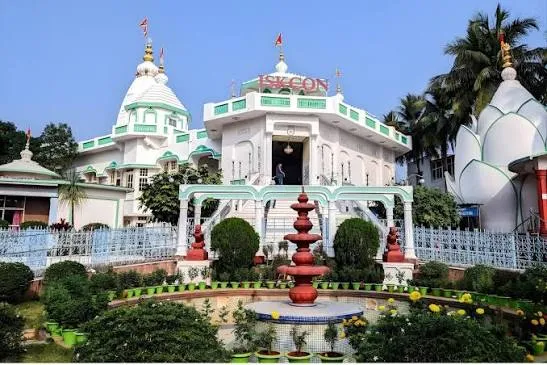 The temple by day, with the fountain garden at the entrance