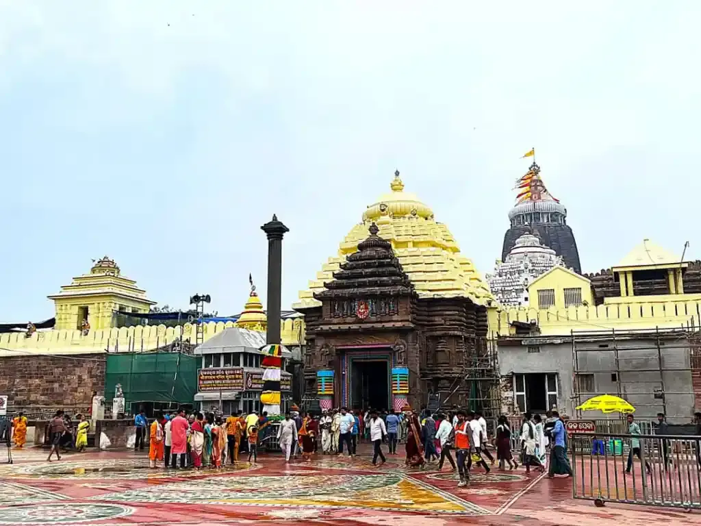 Pilgrims gathered at the Singhadwara, the temple’s main Lion Gate entrance