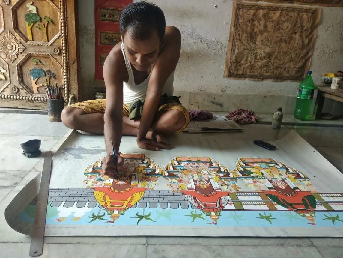 An artisan painting a Rath Yatra chariot scene